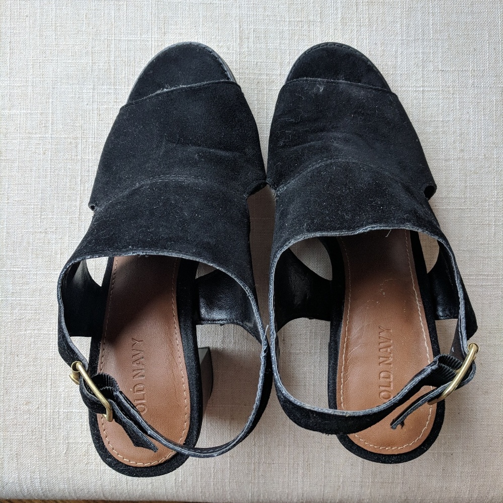 Peep toe slingbacks with block heel (Size 8M)